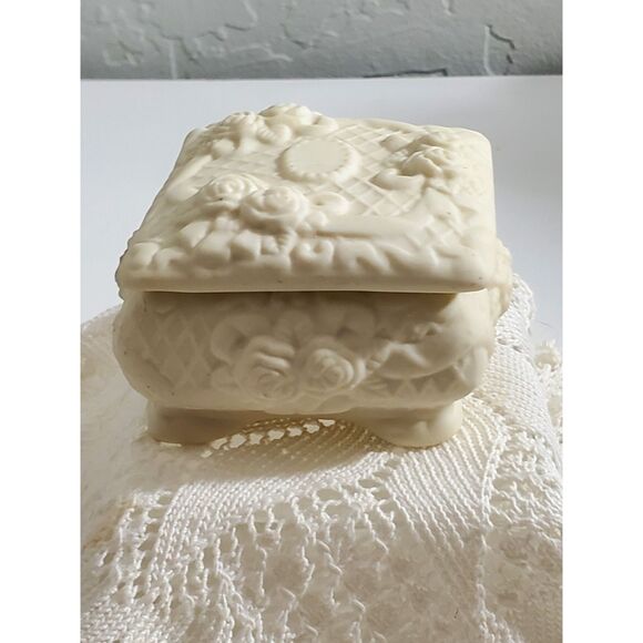 Ceramic Bisque Embossed Trinket Box with Lid ~Vintage~ - Picture 1 of 6